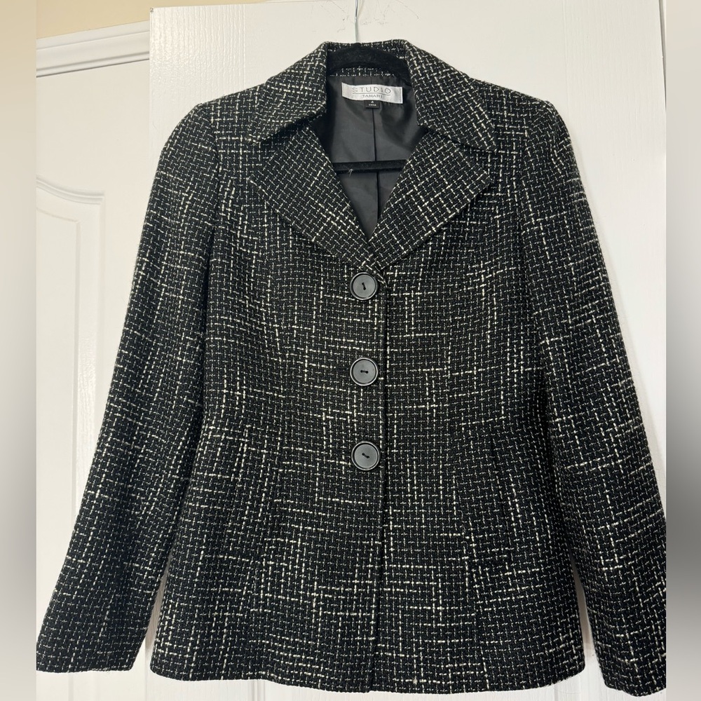 Tahari Women's Black 3 Button Blazer Size 4